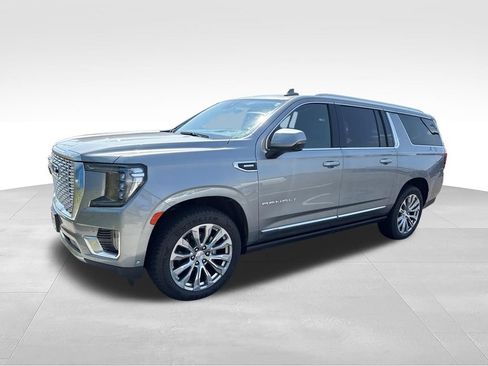 Used 2023 GMC Yukon XL Denali w/ Denali Reserve Package AWD/4WD image 1