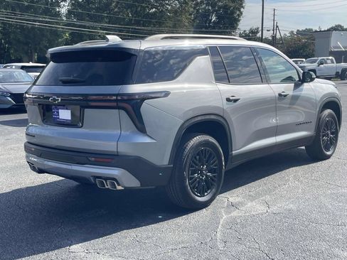 Used 2026 Chevrolet Traverse LT FWD image 3