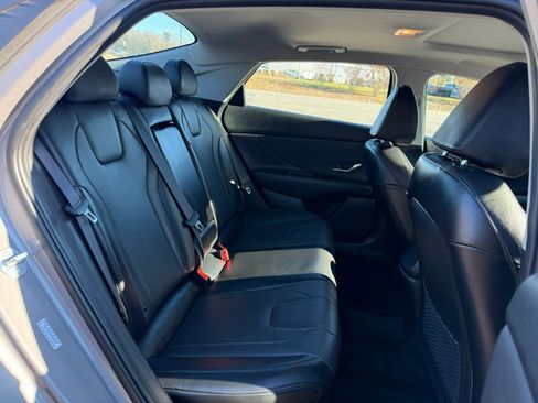 Used 2023 Hyundai Elantra Limited image 12
