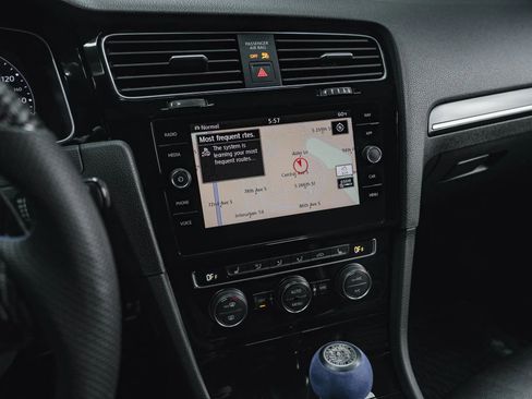 Used 2019 Volkswagen Golf 4-Door image 54