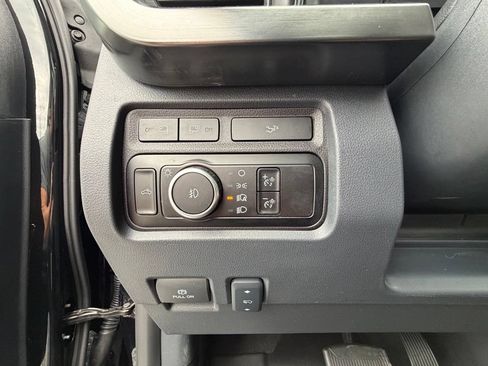 Used 2024 Ford F250 Lariat w/ Black Appearance Package AWD/4WD image 4