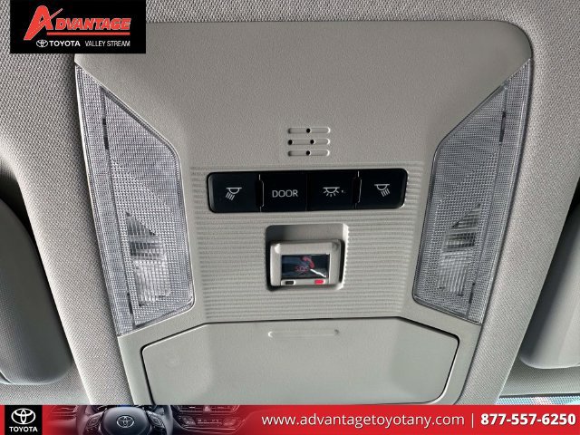 Used 2022 Toyota RAV4 LE AWD/4WD image 35