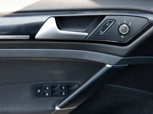 Used 2017 Volkswagen GTI Sport image 32