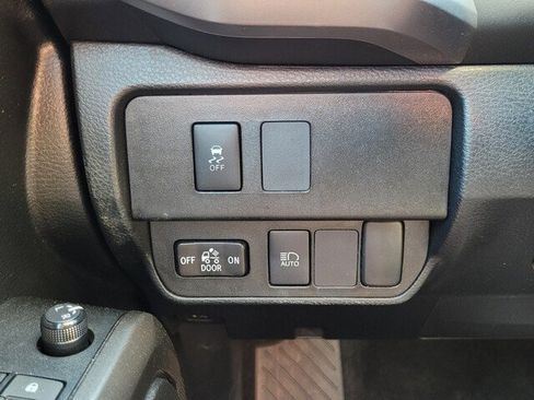 Certified 2021 Toyota Tacoma SR5 image 32