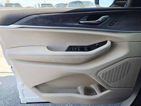 Used 2025 Jeep Grand Cherokee Limited image 35