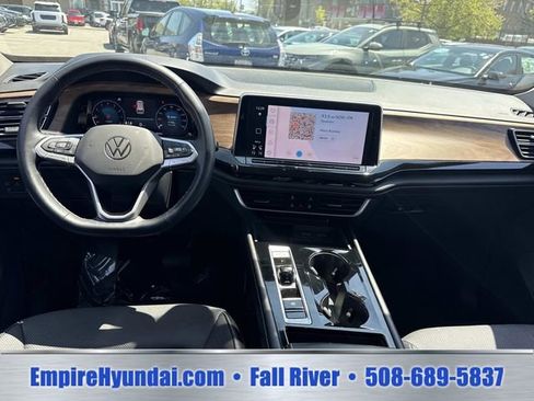 Used 2024 Volkswagen Atlas SE AWD/4WD image 15