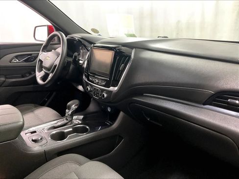 Used 2023 Chevrolet Traverse LT w/ Rear Camera Mirror Package image 14