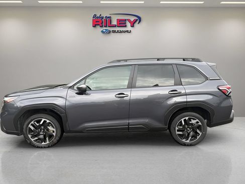Used 2025 Subaru Forester Premium AWD/4WD image 2