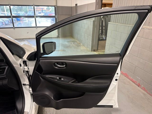 Certified 2024 Nissan Leaf SV Plus FWD image 17