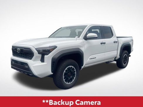 Used 2024 Toyota Tacoma TRD Off-Road AWD/4WD image 4