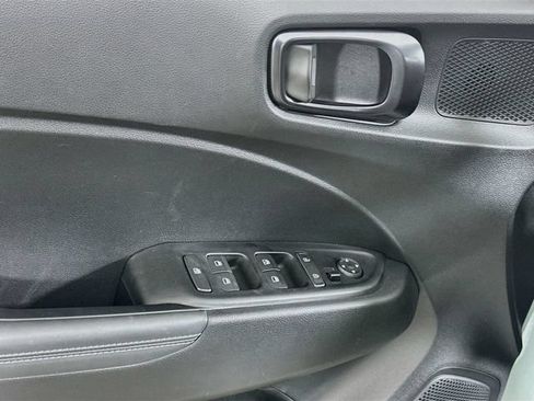 Used 2025 Hyundai Venue Limited FWD image 10