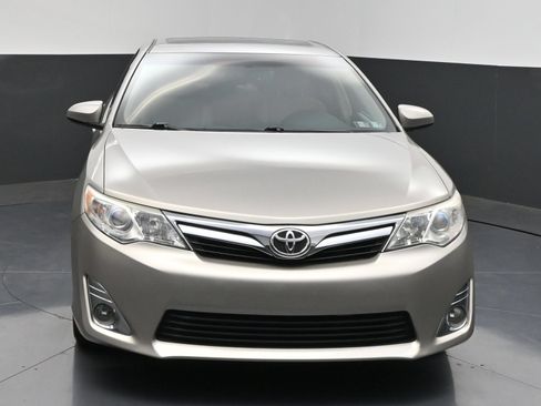 Used 2014 Toyota Camry XLE w/ Leather Package FWD image 2