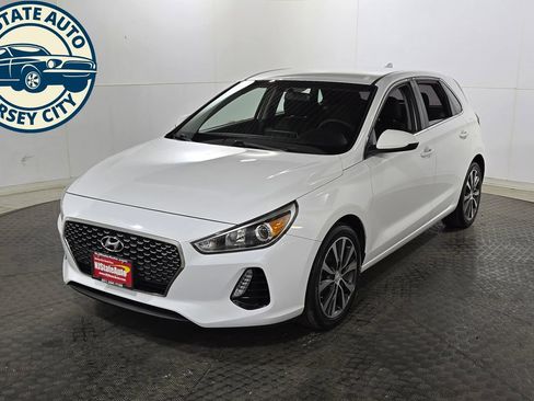 Used 2018 Hyundai Elantra GT FWD image 3