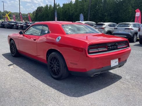 Used 2015 Dodge Challenger SXT RWD image 4