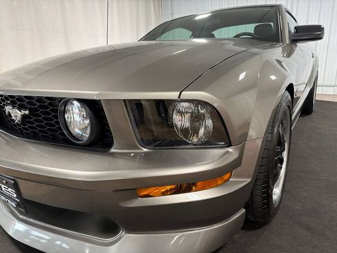 Used 2005 Ford Mustang GT RWD image 14