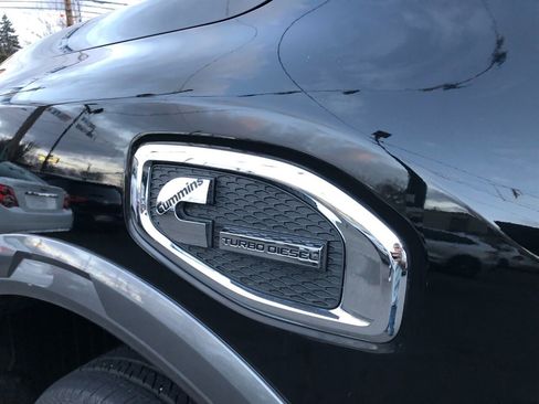 Used 2017 Nissan Titan PRO-4X AWD/4WD image 9