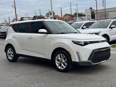 Certified 2023 Kia Soul LX w/ LX Technology Package image 8