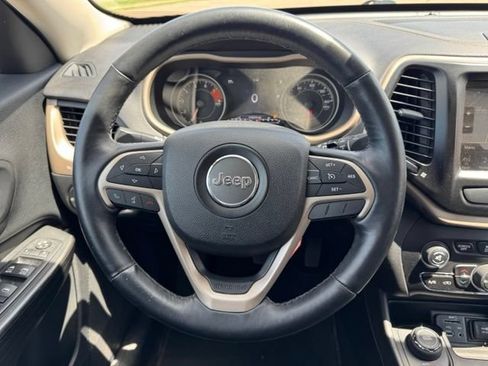 Used 2017 Jeep Cherokee Limited AWD/4WD image 18