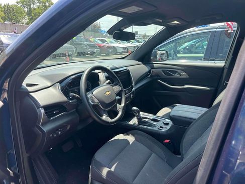 Used 2023 Chevrolet Traverse LT FWD image 14