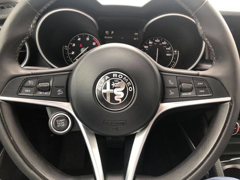 Used 2018 Alfa Romeo Stelvio AWD image 15