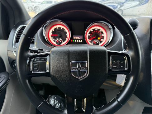 Used 2016 Dodge Grand Caravan SE image 31