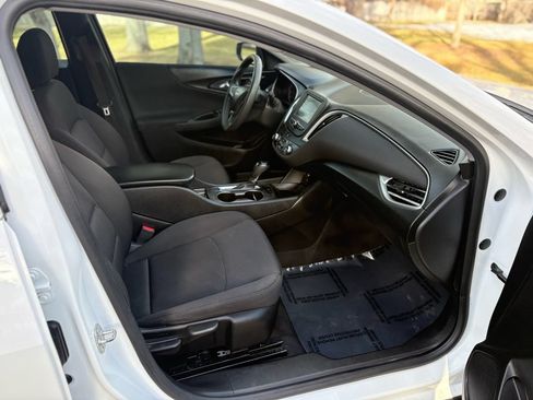 Used 2018 Chevrolet Malibu LS FWD image 12