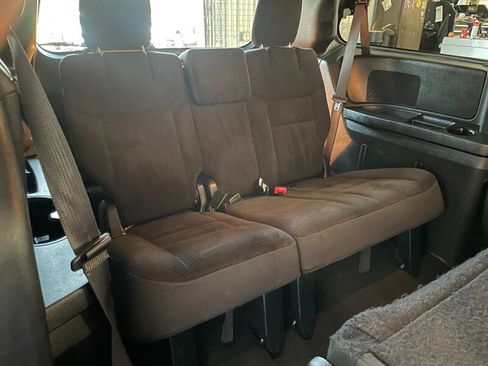 Used 2018 Dodge Grand Caravan SE FWD image 20