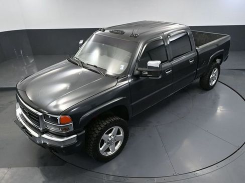 Used 2004 GMC Sierra 2500 SLT w/ Heavy-Duty Power Package image 56