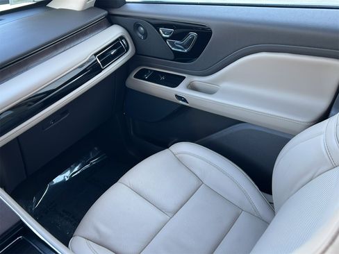 Used 2023 Lincoln Aviator Reserve w/ Equipment Group 201A image 14