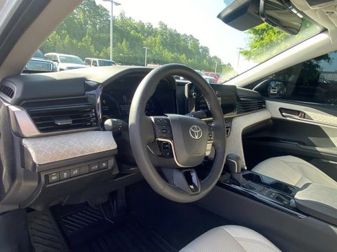 Used 2026 Toyota Camry XLE FWD image 9