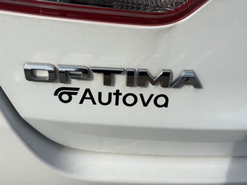 Used 2017 Kia Optima Premium FWD image 11