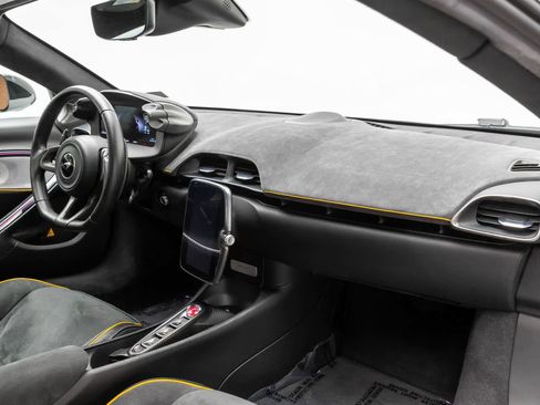Used 2023 McLaren Artura RWD image 31