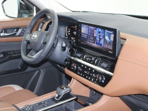 Used 2026 Nissan Pathfinder Platinum AWD/4WD image 32