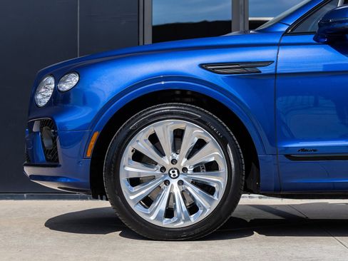 Used 2023 Bentley Bentayga image 11