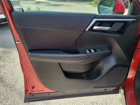 Used 2024 Mitsubishi Outlander SE image 18