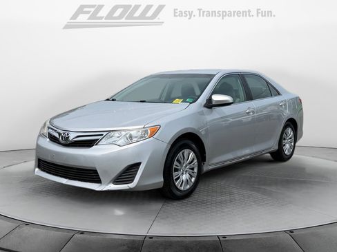 Used 2012 Toyota Camry LE FWD image 4