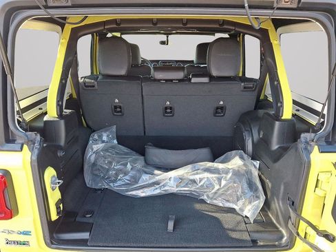 Used 2023 Jeep Wrangler Sahara w/ Cold Weather Group image 30