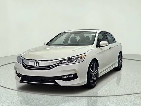 Used 2017 Honda Accord Sport image 2