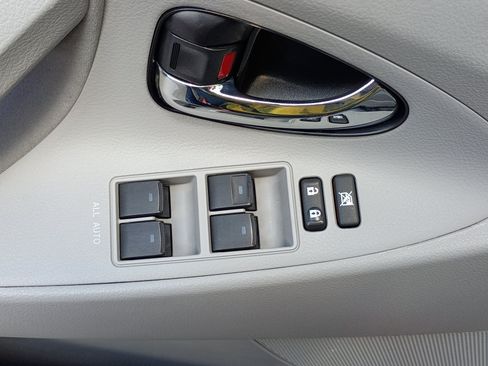 Used 2010 Toyota Camry LE FWD image 15