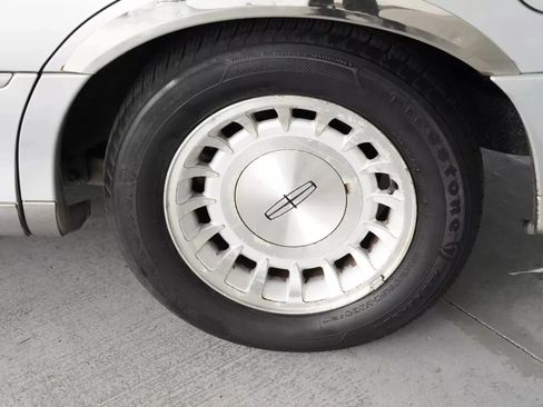 Used 1998 Lincoln Town Car Executive image 22