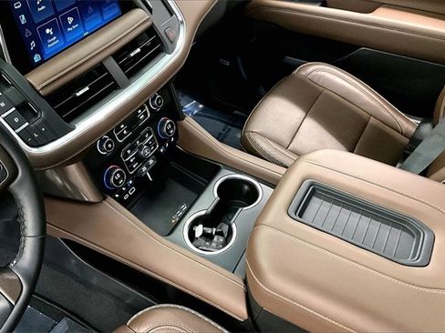 Used 2024 Chevrolet Suburban High Country image 13