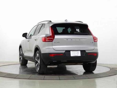 Certified 2025 Volvo XC40 B5 Plus image 6