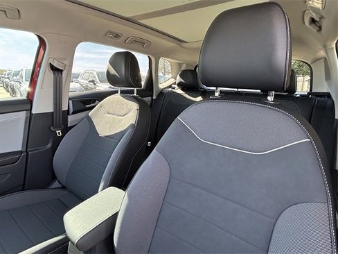 New 2024 Volkswagen Taos SE image 10