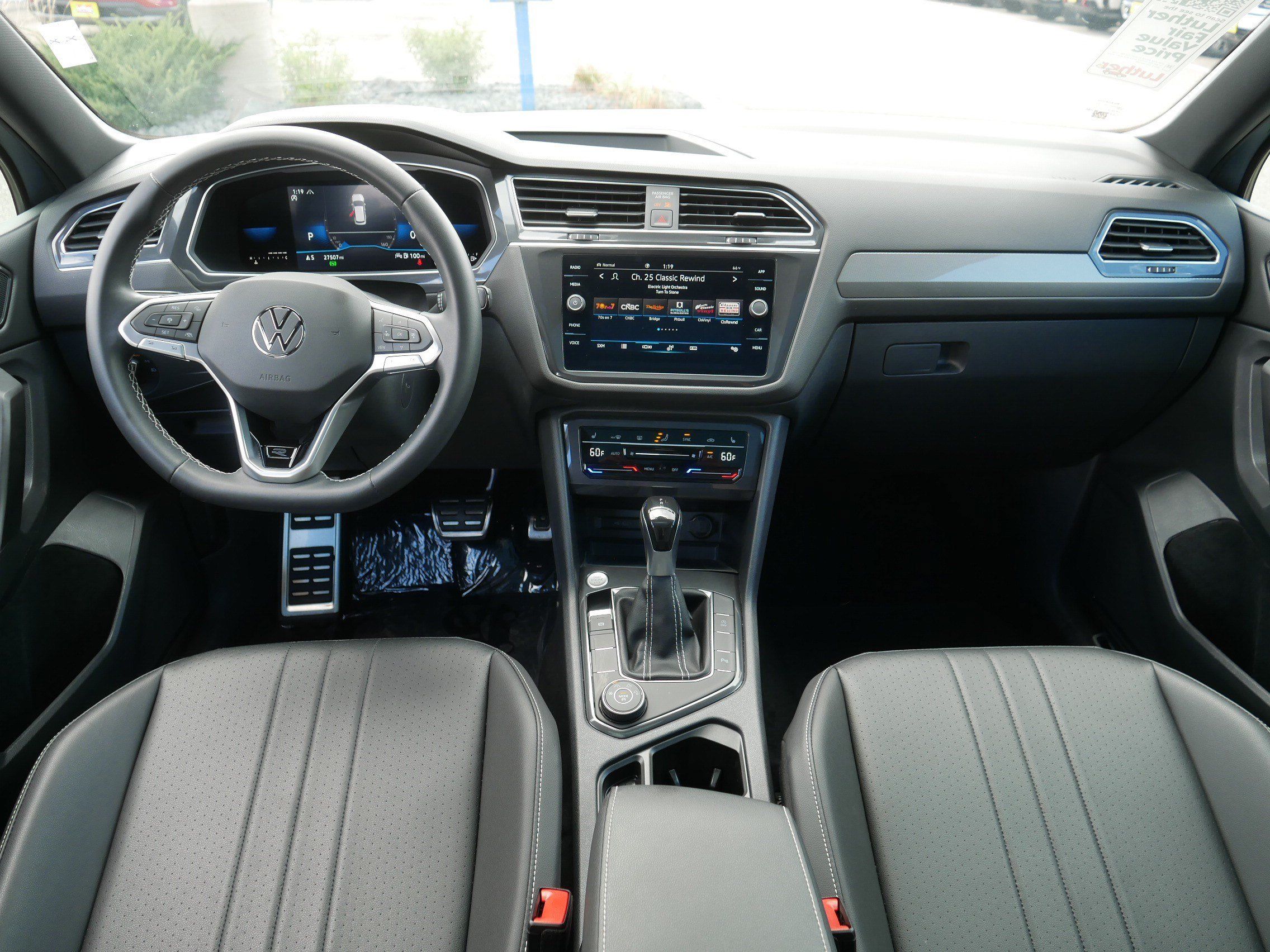 Used 2023 Volkswagen Tiguan SE R-Line AWD/4WD image 10