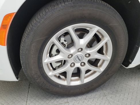 Used 2024 Chrysler Pacifica Touring FWD image 31