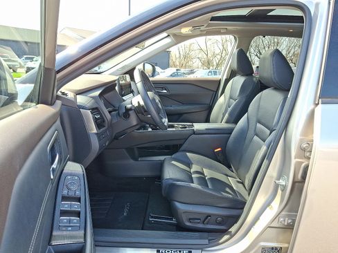 Certified 2023 Nissan Rogue SL w/ SL Premium Package image 16