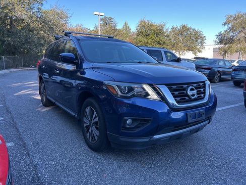 Used 2018 Nissan Pathfinder SV image 1