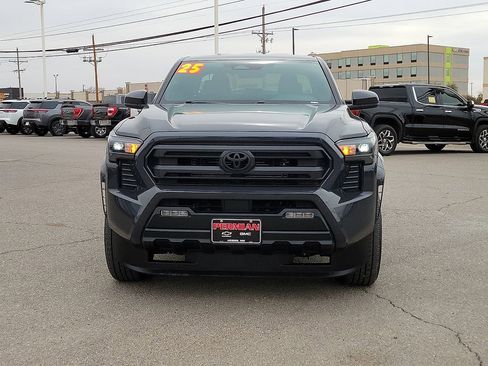 Used 2025 Toyota Tacoma SR5 image 3
