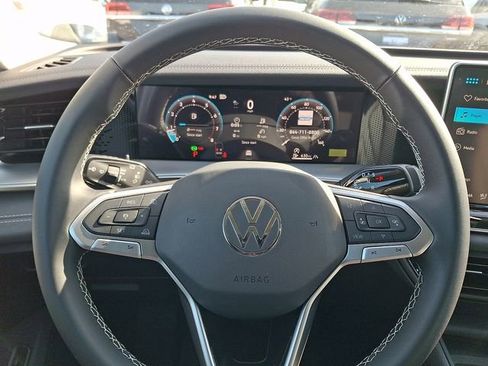 New 2026 Volkswagen Tiguan SE image 9