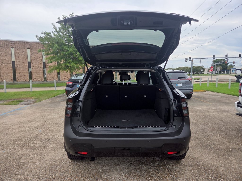 Used 2025 Nissan Kicks SR w/ Illumination Package AWD/4WD image 27